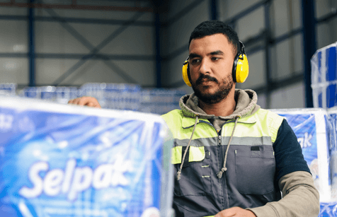 Sağlıklı Yaşam için<br />
<span class="color-sea-blue first">Sınırları Aşıyoruz</span>